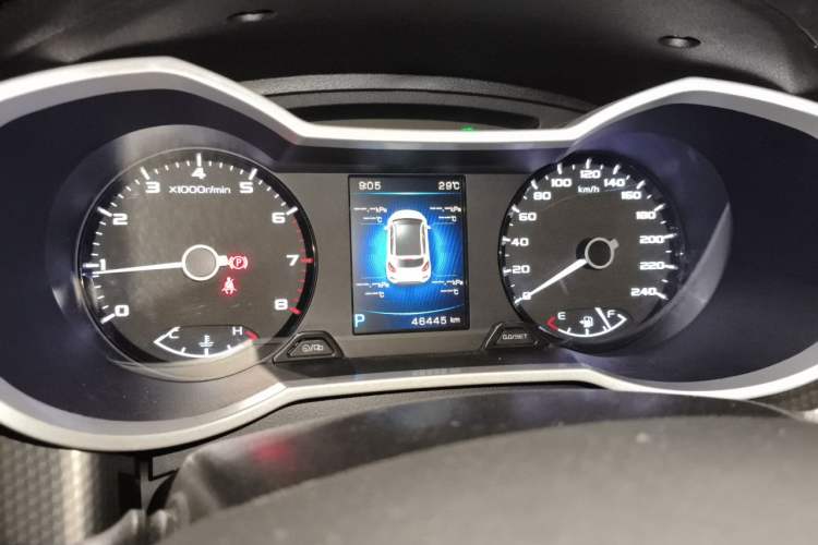 Used Geely Auto Emgrand GS 2016 Elegant Edition 1.8L Automatic LingShang Model Odometer Close Up