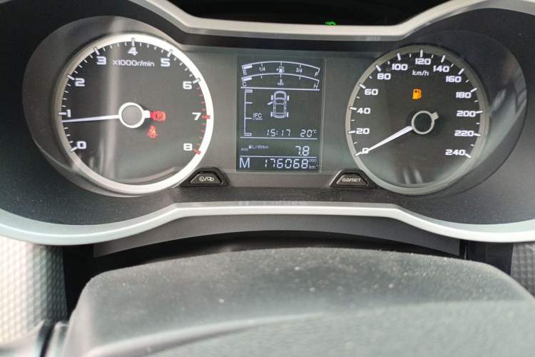 Used Geely Auto Emgrand GS 2016 Sports Edition 1.8L Manual LingShang Model Odometer Close Up