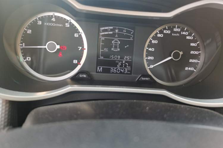 Used Geely Auto Emgrand GS 2016 Elegant Edition 1.8L Manual Fashion Model Odometer Close Up