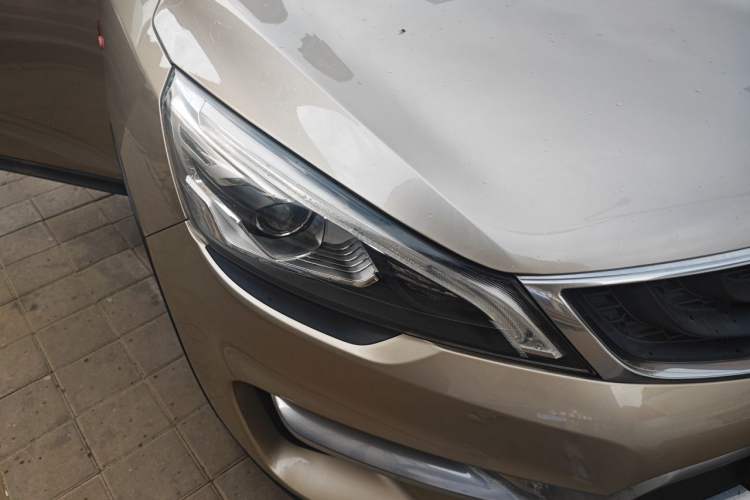 Used Geely Auto Emgrand GS 2016 Sport Edition 1.3T Automatic ZhenShang Model Right Front Headlight