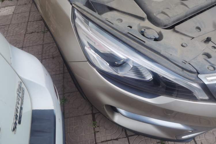 Used Geely Auto Emgrand GS 2016 Sport Edition 1.8L Automatic LingShang Model Right Front Headlight