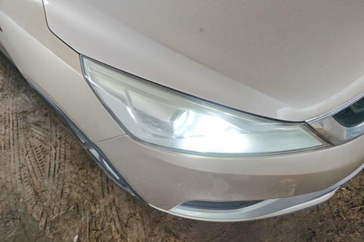 Used Geely Auto Emgrand GS 2016 Elegant Edition 1.3T Automatic LingShang Model Right Front Headlight