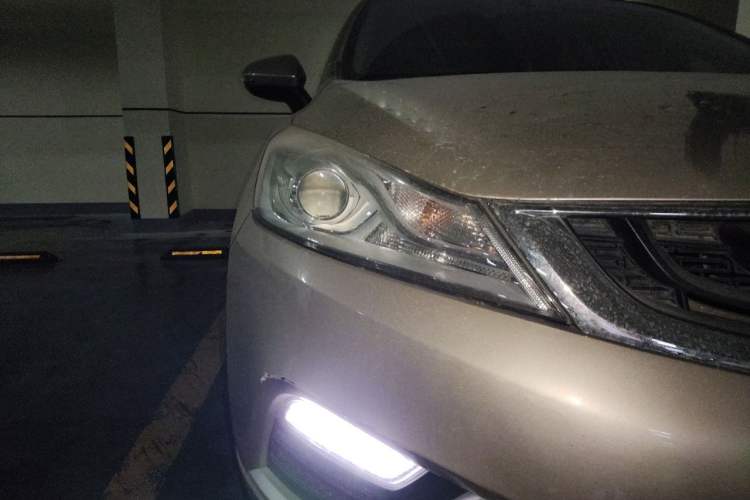 Used Geely Auto Emgrand GS 2016 Elegant Edition 1.8L Automatic LingShang Model Right Front Headlight
