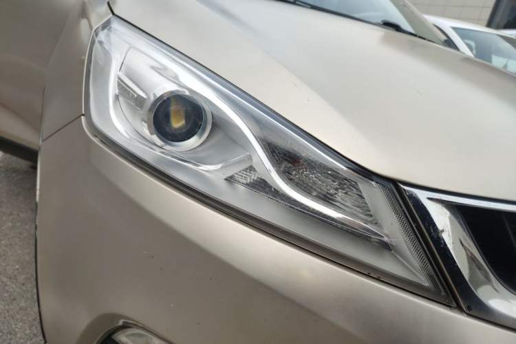 Used Geely Auto Emgrand GS 2016 Elegant Edition 1.3T Automatic LingShang Model Right Front Headlight