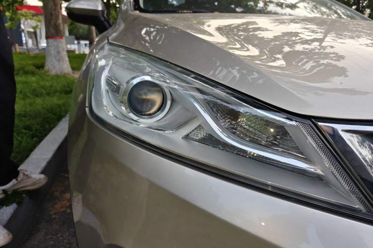 Used Geely Auto Emgrand GS 2016 Elegant Edition 1.8L Manual LingShang Model Right Front Headlight