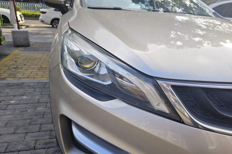 Used Geely Auto Emgrand GS 2016 Sport Edition 1.3T Automatic LingShang Model Right Front Headlight