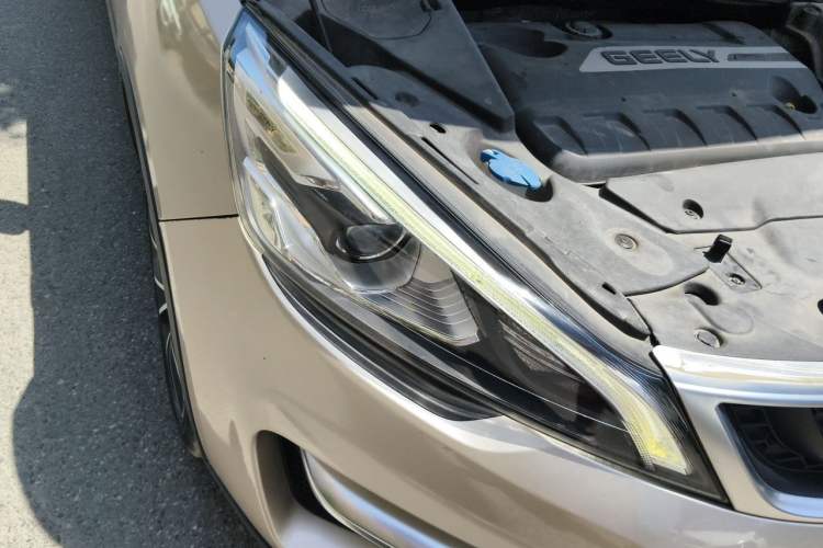 Used Geely Auto Emgrand GS 2016 Sport Edition 1.3T Automatic ZhenShang Model Right Front Headlight