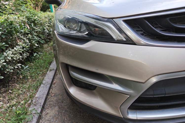 Used Geely Auto Emgrand GS 2016 Sport Edition 1.8L Automatic LingShang Model Right Front Headlight