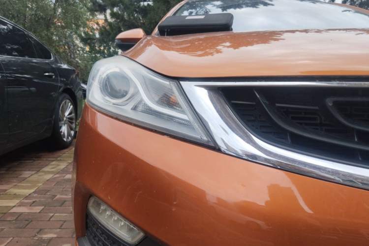 Used Geely Auto Emgrand GS 2016 Elegant Edition 1.3T Automatic ZhenShang Model Right Front Headlight