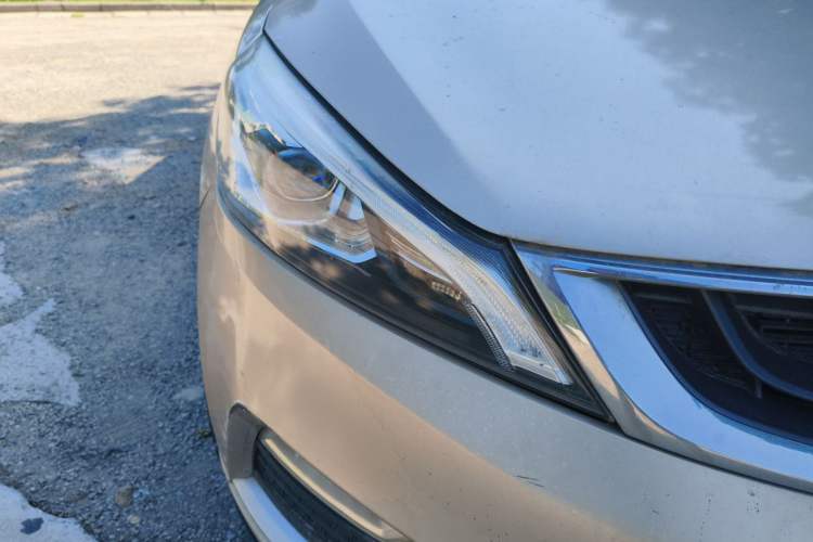 Used Geely Auto Emgrand GS 2016 Elegant Edition 1.3T Automatic ZhenShang Model Right Front Headlight