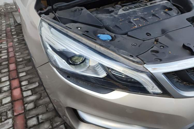 Used Geely Auto Emgrand GS 2016 Sport Edition 1.3T Automatic LingShang Model Right Front Headlight