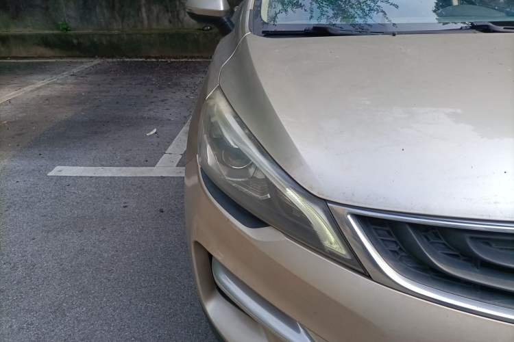 Used Geely Auto Emgrand GS 2016 Sport Edition 1.3T Automatic LingShang Model Right Front Headlight