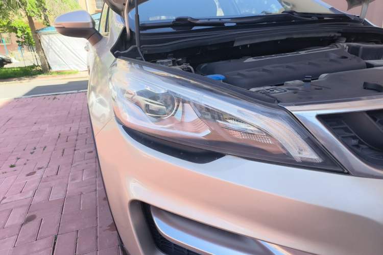 Used Geely Auto Emgrand GS 2016 Sport Edition 1.3T Automatic ZhenShang Model Right Front Headlight