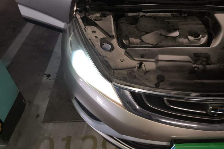 Used Geely Auto Emgrand GS 2016 Elegant Edition 1.3T Automatic LingShang Model Right Front Headlight