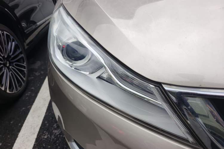 Used Geely Auto Emgrand GS 2016 Elegant Edition 1.3T Automatic LingShang Model Right Front Headlight
