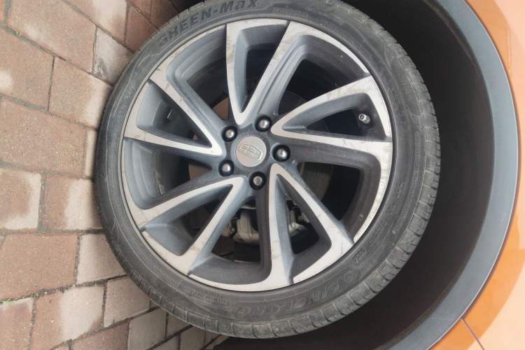 Used Geely Auto Emgrand GS 2016 Elegant Edition 1.3T Automatic ZhenShang Model Right Front Wheel Hub