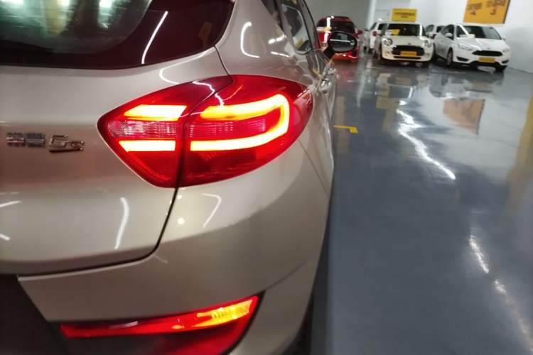 Used Geely Auto Emgrand GS 2016 Sport Edition 1.3T Automatic LingShang Model Right Rear Taillight