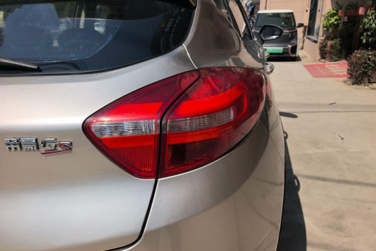 Used Geely Auto Emgrand GS 2016 Sport Edition 1.3T Automatic ZhenShang Model Right Rear Taillight