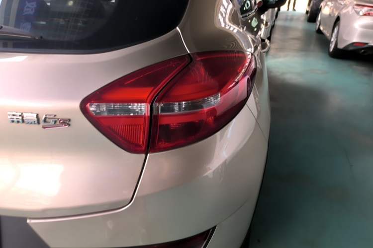 Used Geely Auto Emgrand GS 2016 Sport Edition 1.8L Automatic LingShang Model Right Rear Taillight