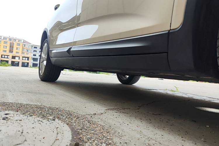 Used Geely Auto Emgrand GS 2016 Sport Edition 1.8L Automatic LingShang Model Right Side Sill