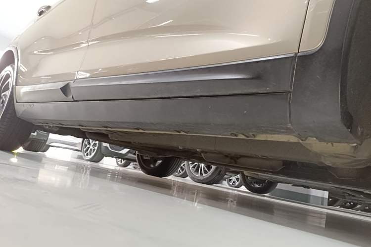 Used Geely Auto Emgrand GS 2016 Sport Edition 1.3T Automatic ZhenShang Model Right Side Sill