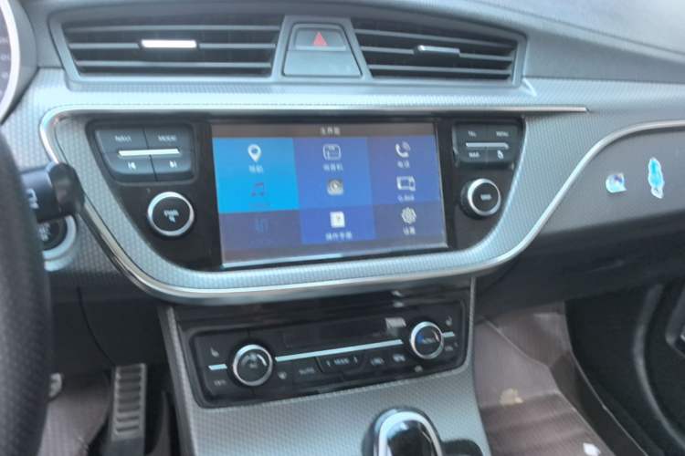Used Geely Auto Emgrand GS 2017 Sport Edition 1.3T Automatic Smart Connectivity Model Audio And AC Panel
