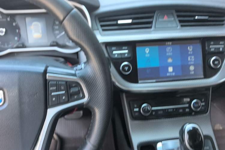 Used Geely Auto Emgrand GS 2017 Sport Edition 1.3T Automatic Smart Connectivity Model Center Console