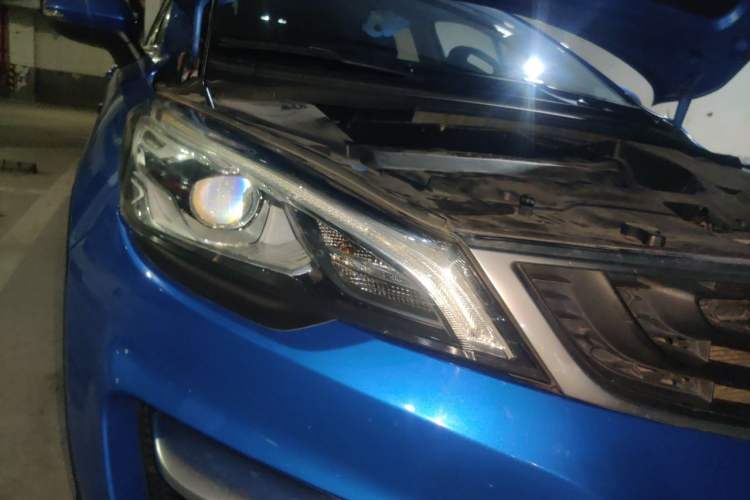 Used Geely Auto Emgrand GS 2017 Sport Edition 1.3T Automatic Smart Connectivity Model Right Front Headlight