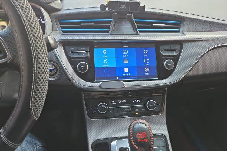 Used Geely Auto Emgrand GS 2017 Elegant Edition 1.3T Automatic Smart Connectivity Model Audio And AC Panel