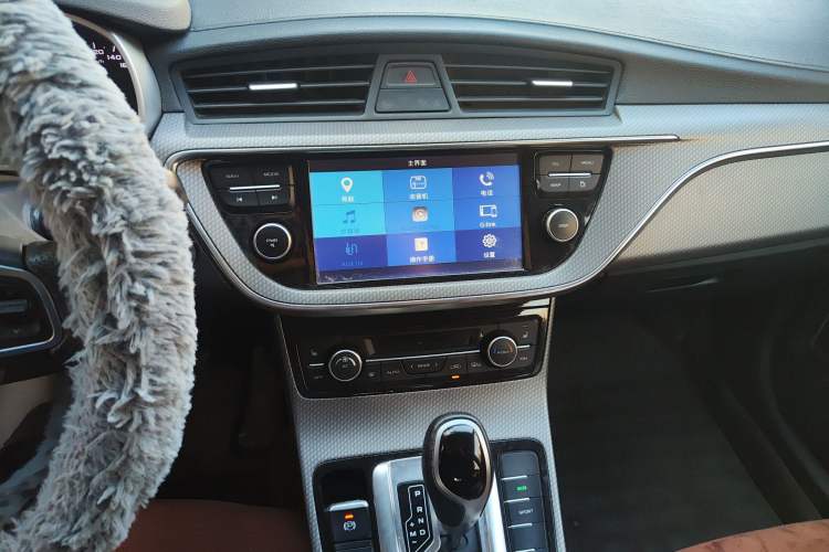 Used Geely Auto Emgrand GS 2017 Sport Edition 1.3T Automatic Smart Connectivity Model Audio And AC Panel