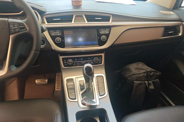Used Geely Auto Emgrand GS 2017 Sport Edition 1.3T Automatic Smart Connectivity Model Audio And AC Panel