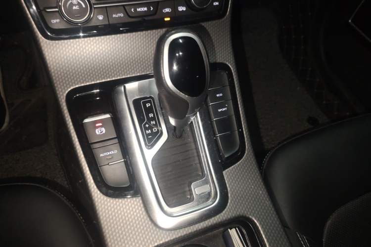 Used Geely Auto Emgrand GS 2017 Elegant Edition 1.3T Automatic Smart Connectivity Model Gear Lever