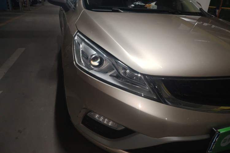 Used Geely Auto Emgrand GS 2017 Elegant Edition 1.3T Automatic Smart Connectivity Model Right Front Headlight