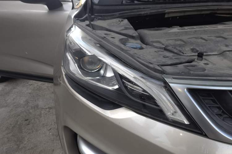Used Geely Auto Emgrand GS 2017 Sport Edition 1.3T Automatic Smart Connectivity Model Right Front Headlight