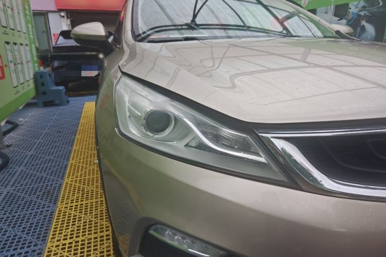 Used Geely Auto Emgrand GS 2017 Elegant Edition 1.3T Automatic Smart Connectivity Model Right Front Headlight