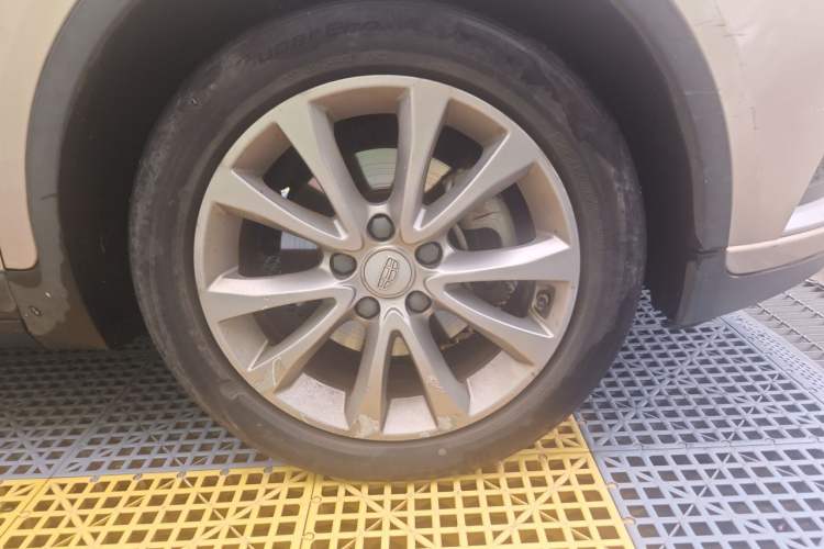 Used Geely Auto Emgrand GS 2017 Elegant Edition 1.3T Automatic Smart Connectivity Model Right Front Wheel Hub