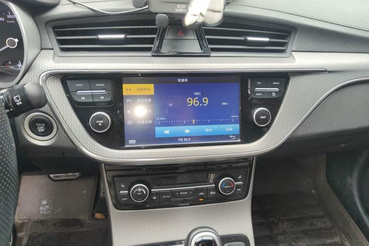 Used Geely Auto Emgrand GS 2017 Sport Edition 1.3T Automatic Smart Connectivity Model Audio And AC Panel