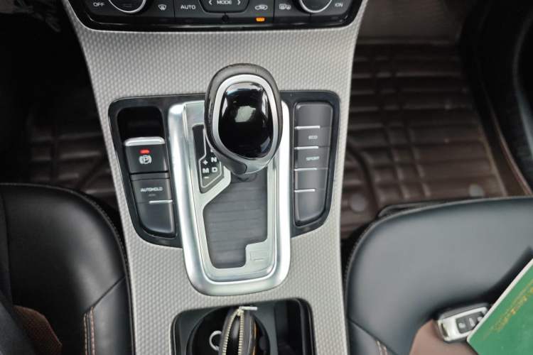 Used Geely Auto Emgrand GS 2017 Sport Edition 1.3T Automatic Smart Connectivity Model Gear Lever
