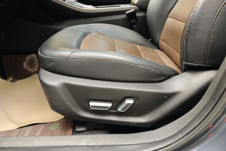Used Geely Auto Emgrand GS 2017 Sport Edition 1.3T Automatic Smart Connectivity Model Interior 9