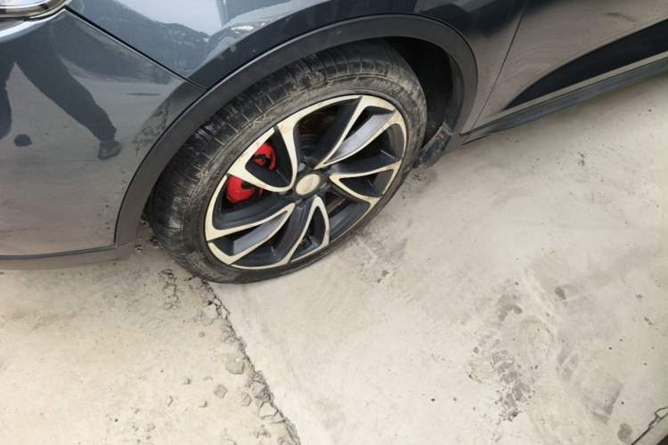 Used Geely Auto Emgrand GS 2017 Sport Edition 1.3T Automatic Smart Connectivity Model Left Front Wheel Hub