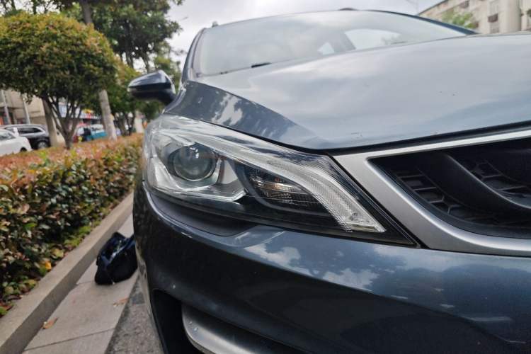 Used Geely Auto Emgrand GS 2017 Sport Edition 1.3T Automatic Smart Connectivity Model Right Front Headlight