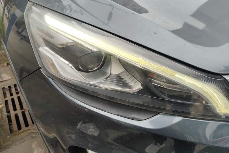 Used Geely Auto Emgrand GS 2017 Sport Edition 1.3T Automatic Smart Connectivity Model Right Front Headlight