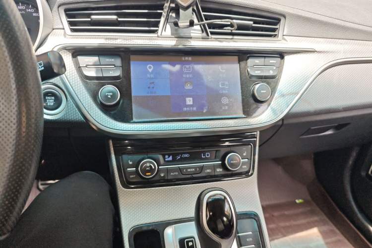 Used Geely Auto Emgrand GS 2017 Sport Edition 1.3T Automatic Smart Connectivity Model Audio And AC Panel