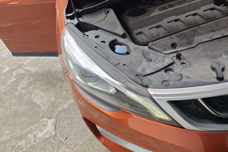 Used Geely Auto Emgrand GS 2017 Sport Edition 1.3T Automatic Smart Connectivity Model Right Front Headlight