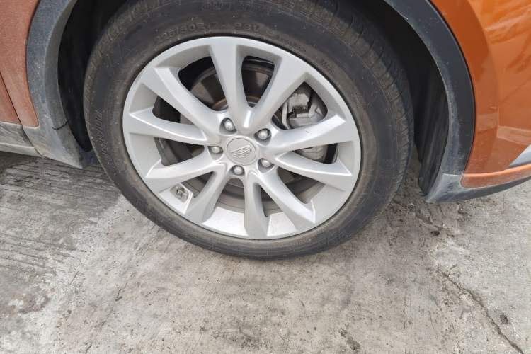 Used Geely Auto Emgrand GS 2017 Elegant Edition 1.3T Automatic Smart Connectivity Model Right Front Wheel Hub
