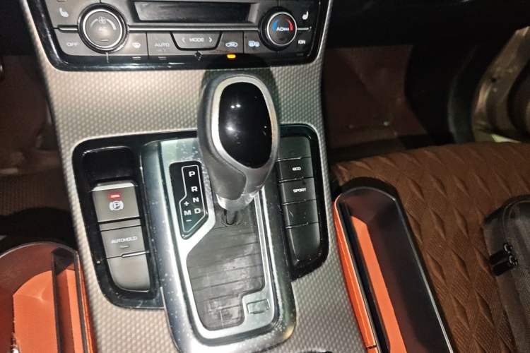 Used Geely Auto Emgrand GS 2017 Sport Edition 1.3T Automatic Smart Connectivity Model Gear Lever