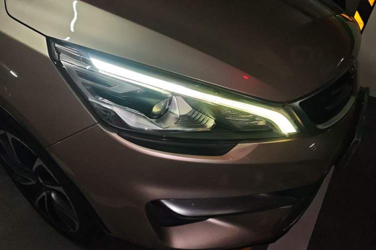 Used Geely Auto Emgrand GS 2017 Sport Edition 1.3T Automatic Smart Connectivity Model Right Front Headlight