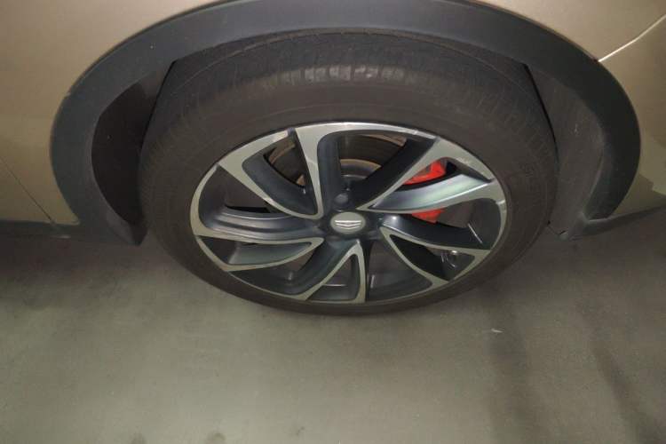 Used Geely Auto Emgrand GS 2017 Sport Edition 1.3T Automatic Smart Connectivity Model Right Front Wheel Hub