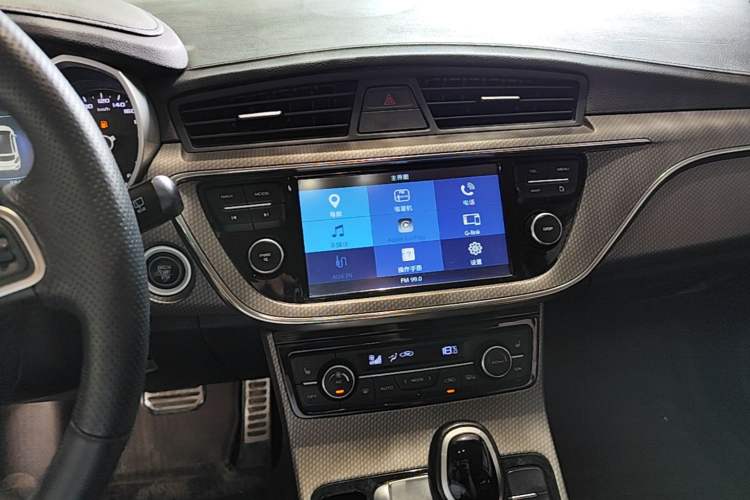 Used Geely Auto Emgrand GS 2017 Sport Edition 1.3T Automatic Smart Connectivity Model Audio And AC Panel