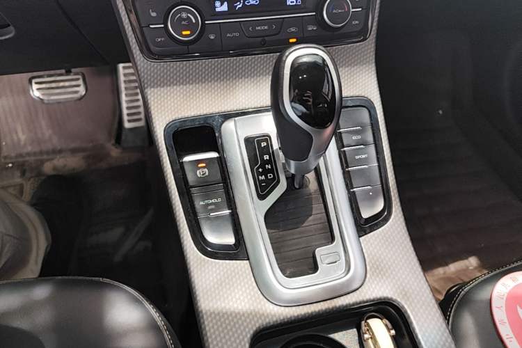 Used Geely Auto Emgrand GS 2017 Sport Edition 1.3T Automatic Smart Connectivity Model Gear Lever